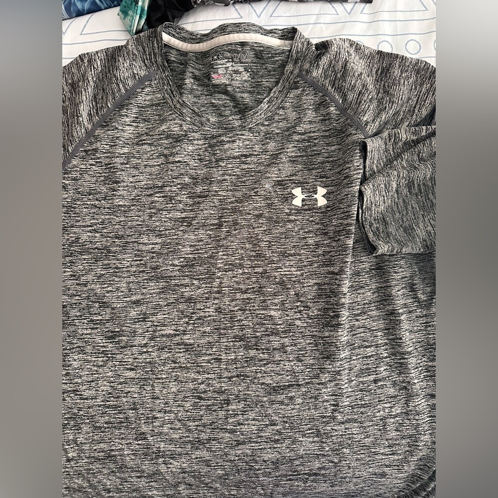 2 xl under armour dry fit shirts. Ones grey black and ones grey blue.